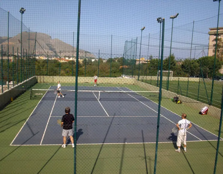 Rete per recinzione campi da tennis e beach tennis verde