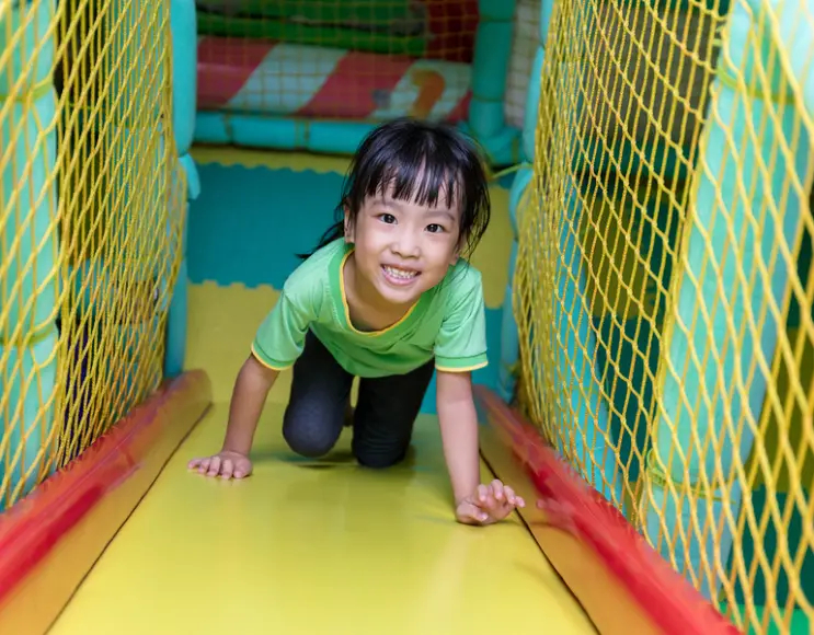 Rete anticaduta per playground o trampolini elastici gialla