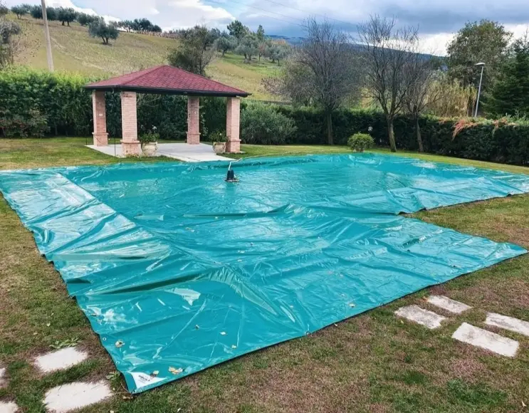 Teli copertura invernale piscina con scala romana